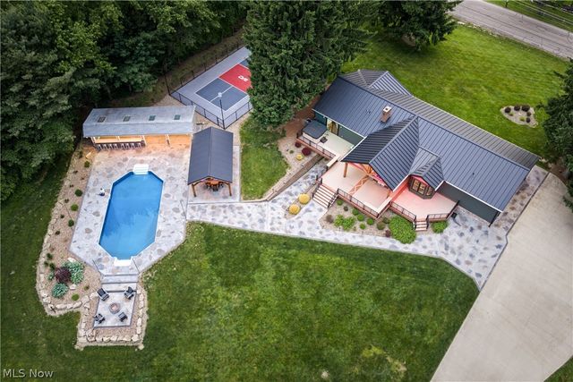 408 Center Road, New Franklin, OH 44319