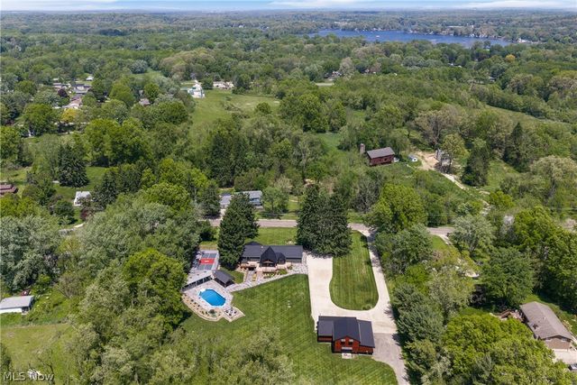 408 Center Road, New Franklin, OH 44319