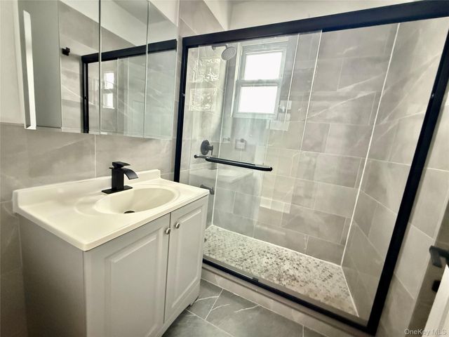 55 Ramsey Avenue 3rd Floor, Yonkers, NY 10701