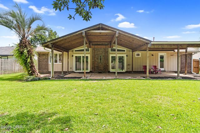 136 Derby Woods Drive, Lynn Haven, FL 32444