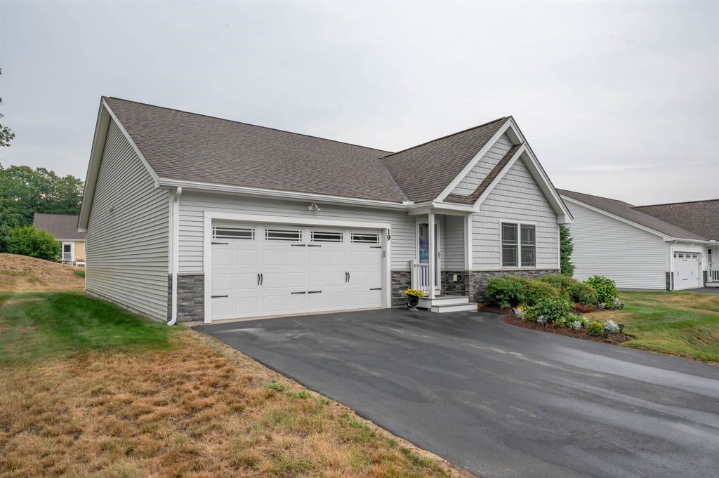 19 Monarch Way, Kingston, NH 03848