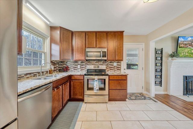 230 Dawnridge DR, Vinton, VA 24179