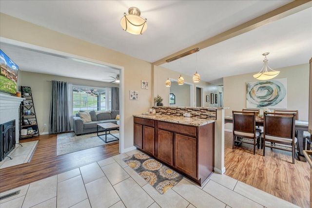 230 Dawnridge DR, Vinton, VA 24179