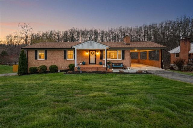 230 Dawnridge DR, Vinton, VA 24179