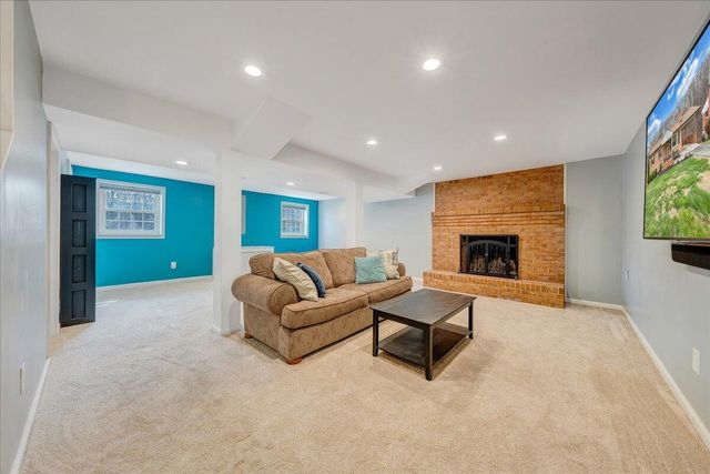 230 Dawnridge DR, Vinton, VA 24179