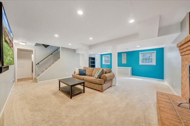 230 Dawnridge DR, Vinton, VA 24179