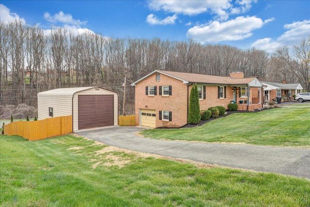230 Dawnridge DR, Vinton, VA 24179