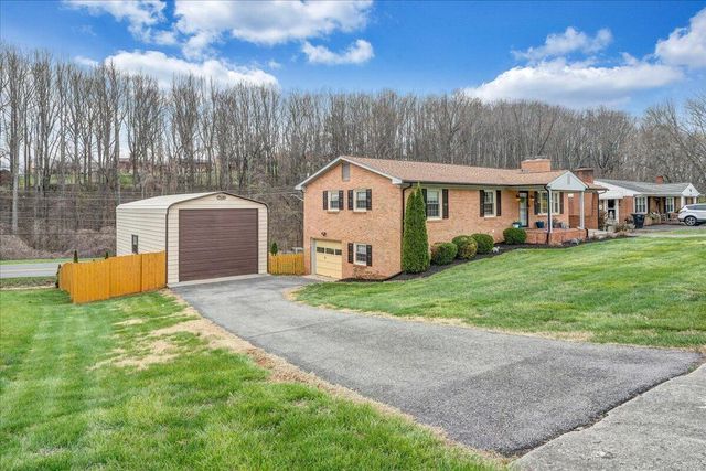 230 Dawnridge DR, Vinton, VA 24179