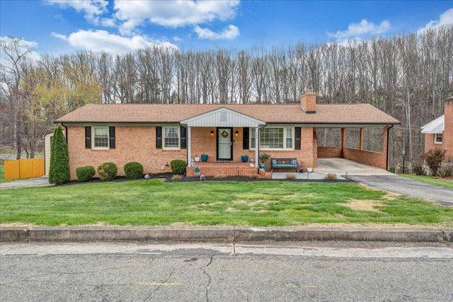 230 Dawnridge DR, Vinton, VA 24179