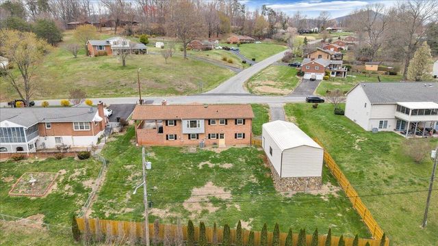 230 Dawnridge DR, Vinton, VA 24179