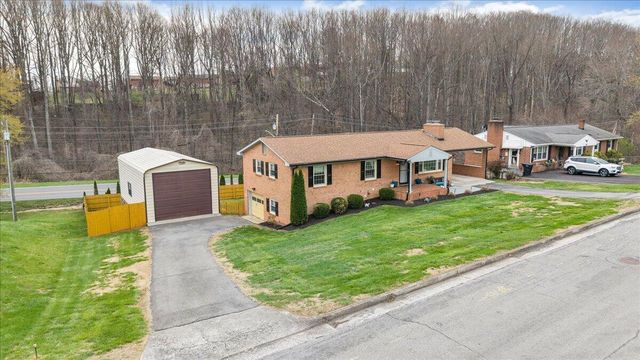 230 Dawnridge DR, Vinton, VA 24179