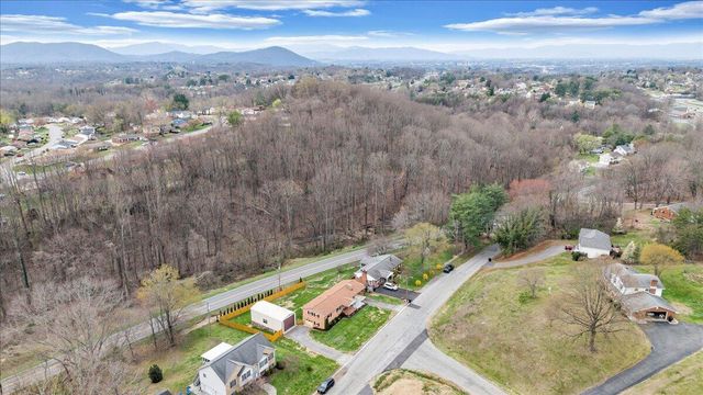 230 Dawnridge DR, Vinton, VA 24179
