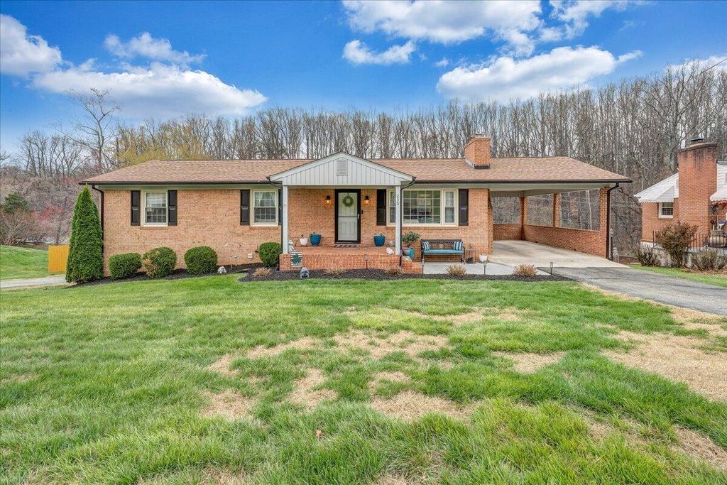 230 Dawnridge DR, Vinton, VA 24179