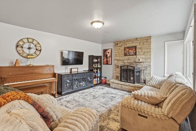 W379N5787 Meadowview ROAD, Oconomowoc, WI 53066