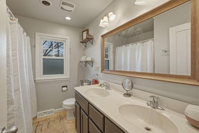 W379N5787 Meadowview ROAD, Oconomowoc, WI 53066