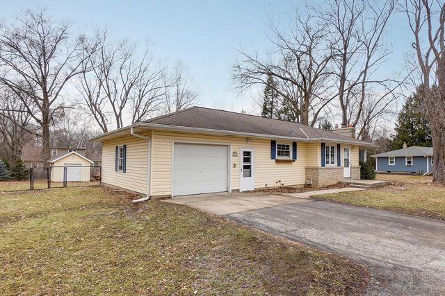 W379N5787 Meadowview ROAD, Oconomowoc, WI 53066