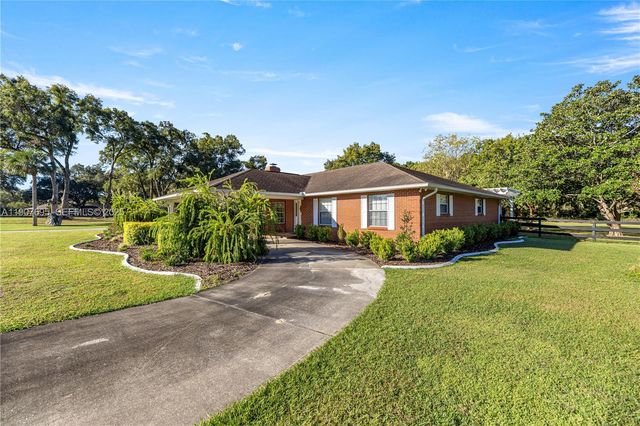 9812 SW 74 Avenue, Ocala, FL 34476