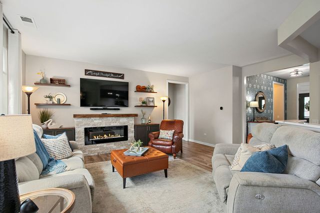 11806 Borhart Drive, Huntley, IL 60142
