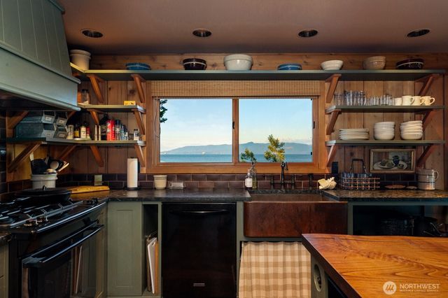 5837 Ambleside Loop, Anacortes, WA 98221