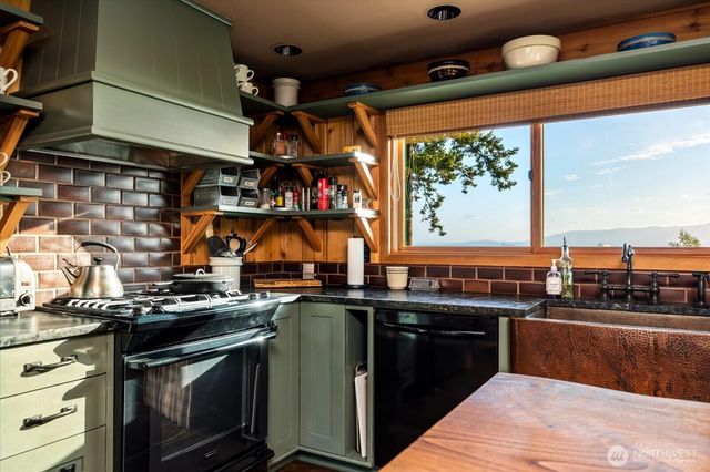 5837 Ambleside Loop, Anacortes, WA 98221