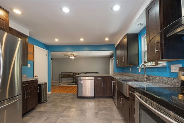 102 Huntingdon Dr, Churchill Boro, PA 15235