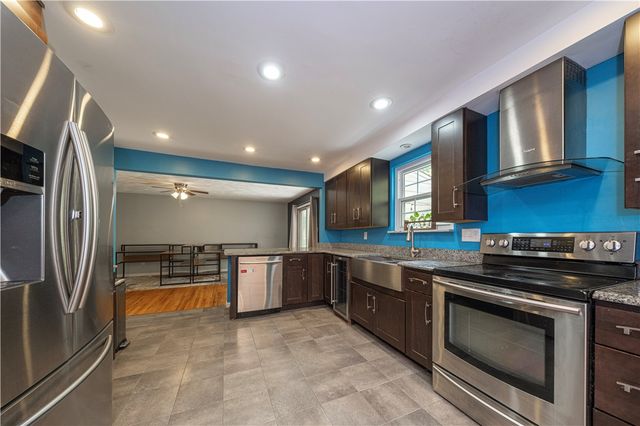 102 Huntingdon Dr, Churchill Boro, PA 15235