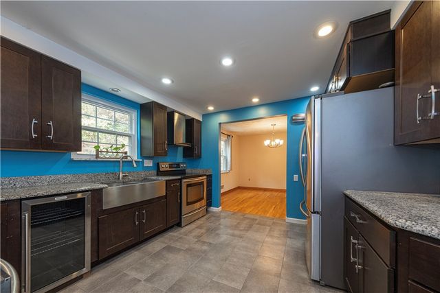 102 Huntingdon Dr, Churchill Boro, PA 15235