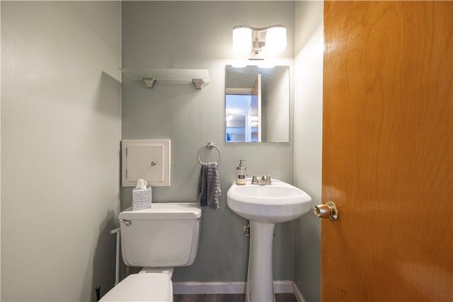 102 Huntingdon Dr, Churchill Boro, PA 15235