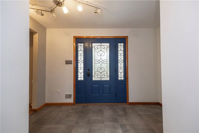 102 Huntingdon Dr, Churchill Boro, PA 15235