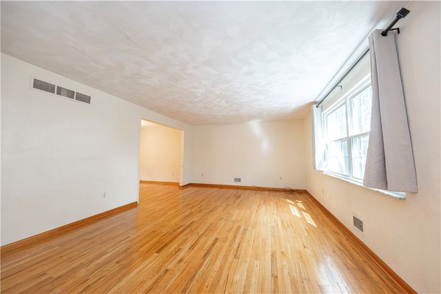 102 Huntingdon Dr, Churchill Boro, PA 15235