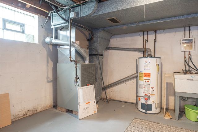 102 Huntingdon Dr, Churchill Boro, PA 15235