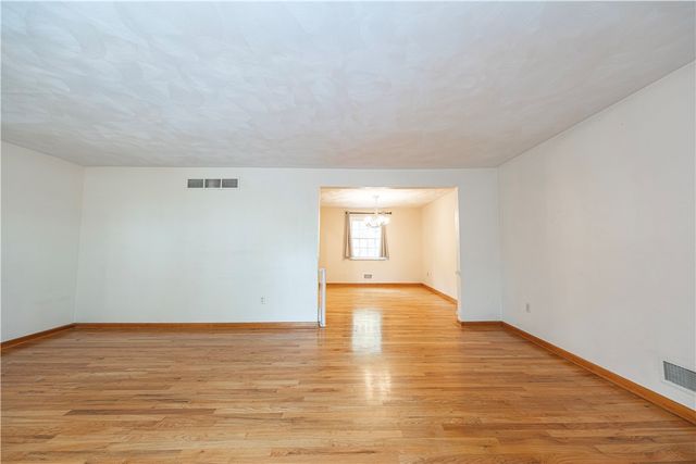 102 Huntingdon Dr, Churchill Boro, PA 15235