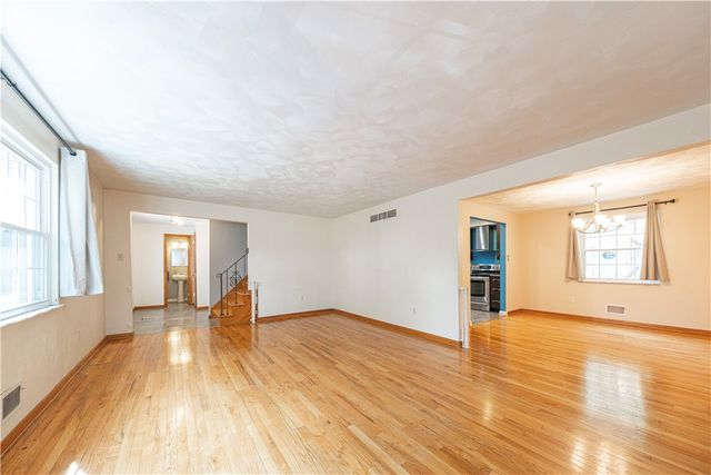 102 Huntingdon Dr, Churchill Boro, PA 15235