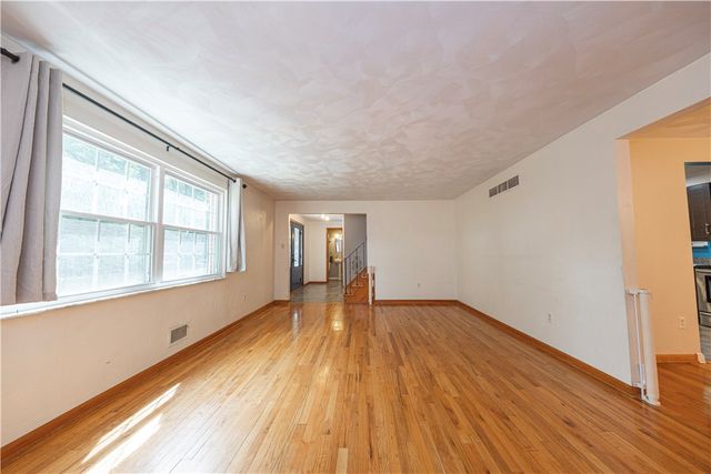 102 Huntingdon Dr, Churchill Boro, PA 15235