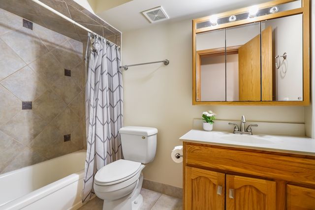 14016 Waterbury Drive 1404, Crestwood, IL 60418