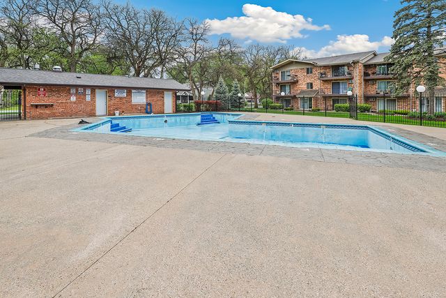 14016 Waterbury Drive 1404, Crestwood, IL 60418