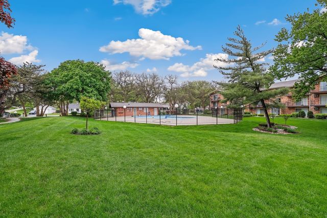 14016 Waterbury Drive 1404, Crestwood, IL 60418