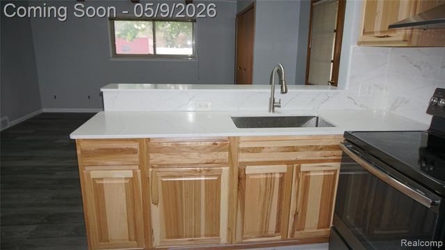 28644 Grobbel Avenue, Warren, MI 48092