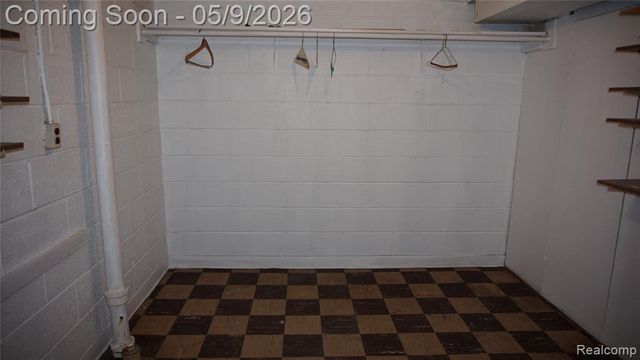 28644 Grobbel Avenue, Warren, MI 48092
