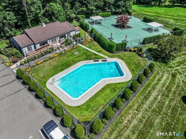 89 Heatherwood Drive 89, Brookfield, CT 06804