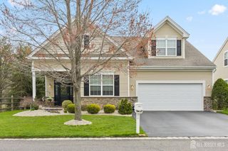 16 Aquaduct Road, Monroe, NJ 08831