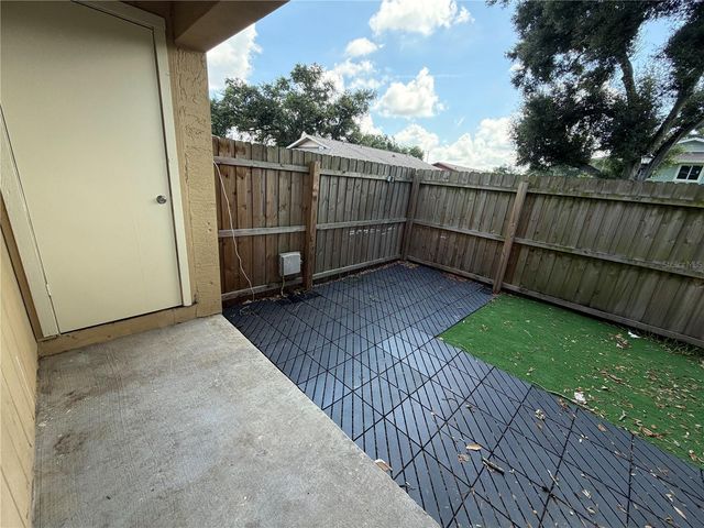 233 THORN TREE PLACE, Brandon, FL 33510