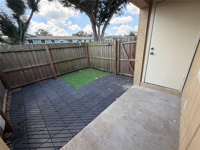 233 THORN TREE PLACE, Brandon, FL 33510