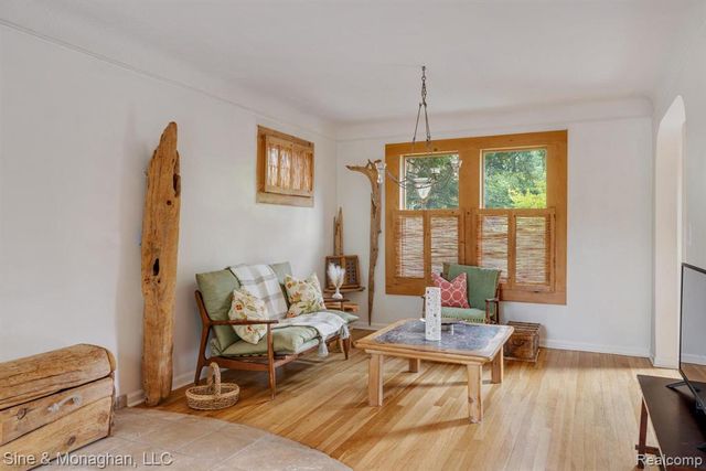 417 Cloverly Road, Grosse Pointe, MI 48236