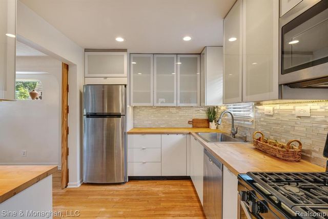 417 Cloverly Road, Grosse Pointe, MI 48236