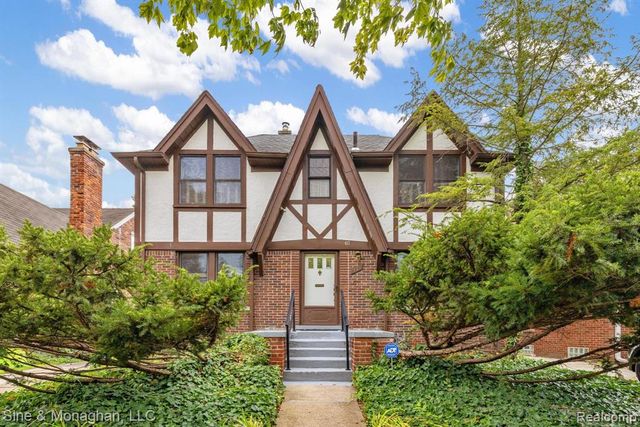 417 Cloverly Road, Grosse Pointe, MI 48236