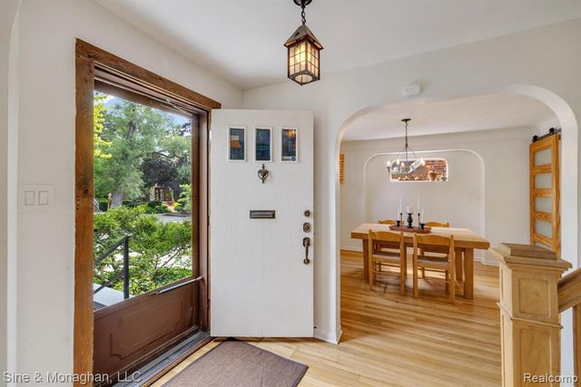 417 Cloverly Road, Grosse Pointe, MI 48236
