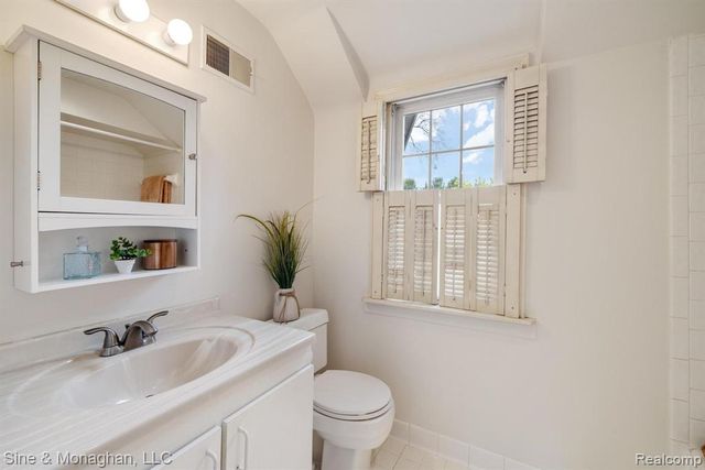 417 Cloverly Road, Grosse Pointe, MI 48236