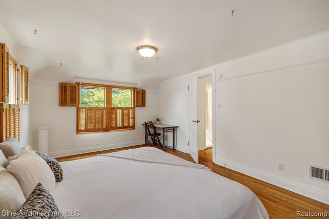 417 Cloverly Road, Grosse Pointe, MI 48236