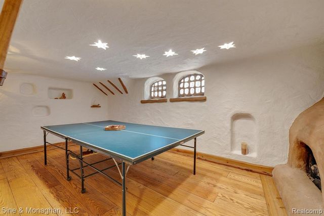 417 Cloverly Road, Grosse Pointe, MI 48236